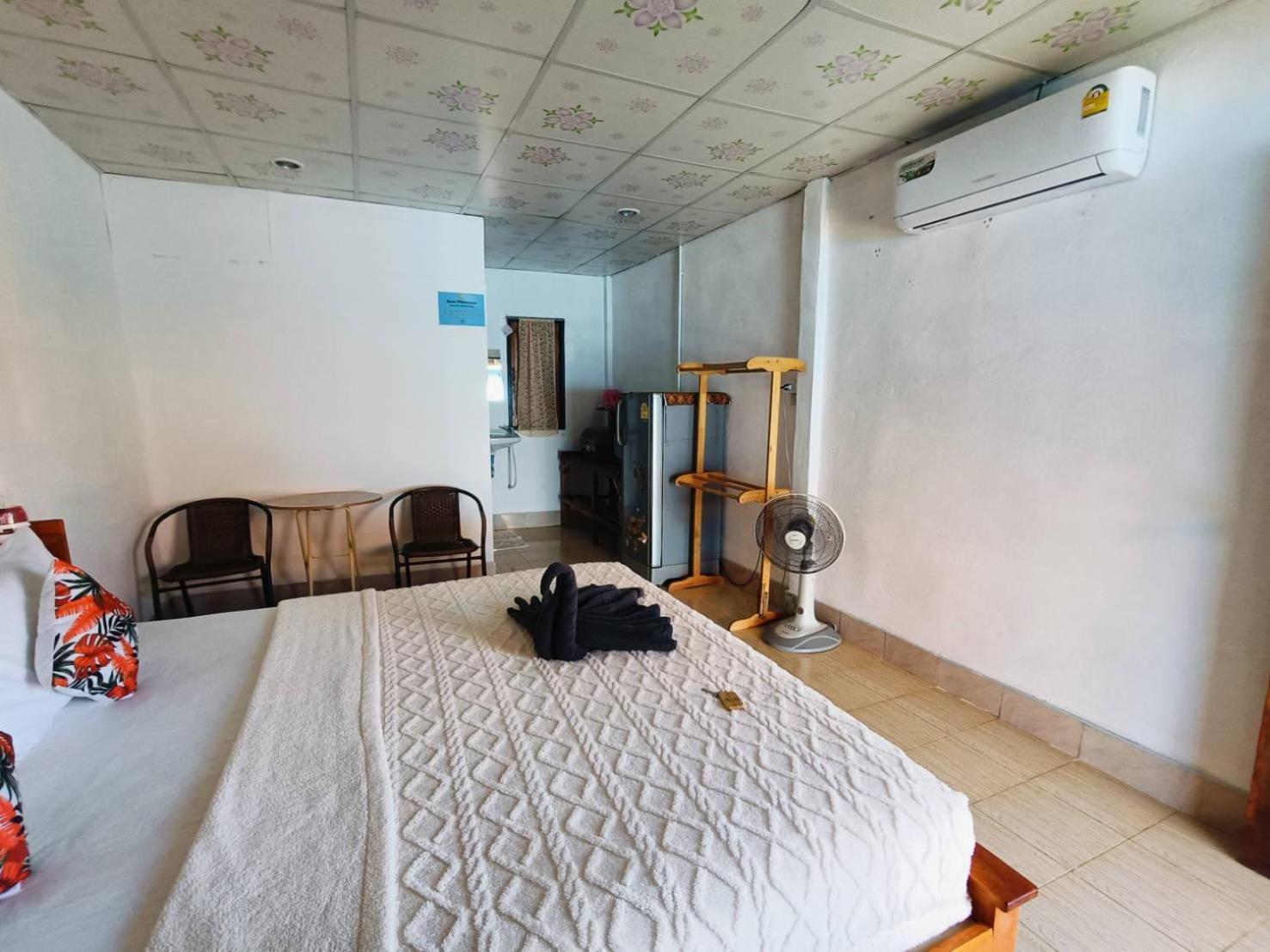 Baan Phuwamin Hotel Ko Lanta Kamer foto